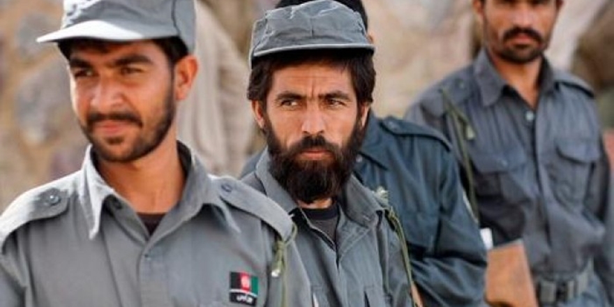 Kâbil Yönetimine Bağlı 52 Polis Taliban’a Teslim Oldu!