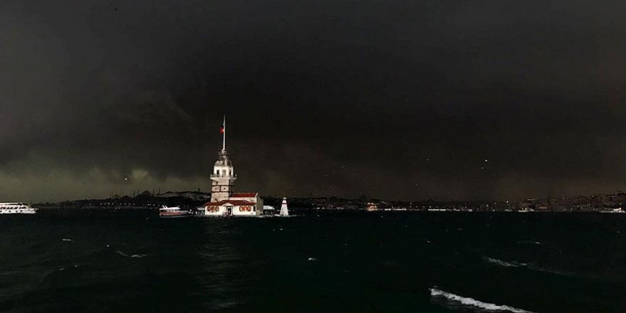İstanbul'da Sağanak Yağış Etkili Oldu