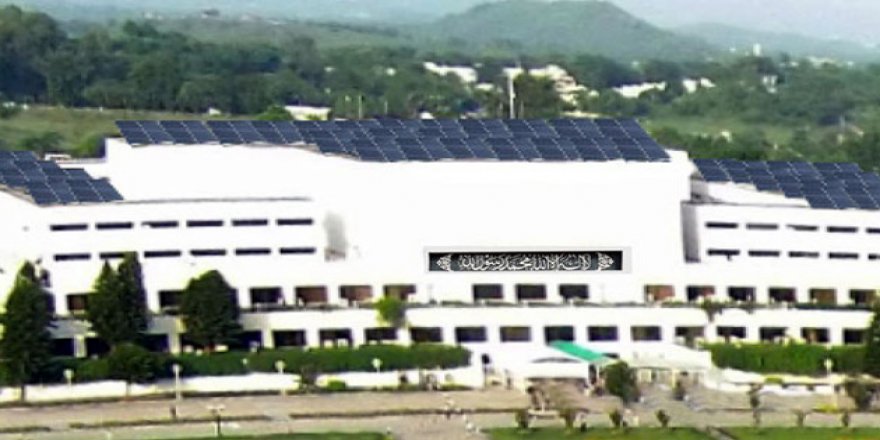 Pakistan'da Yeni Kabine Göreve Başladı
