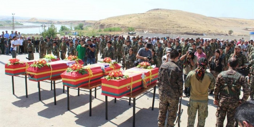 YPG’den Rakka’da Öldürülen Yabancı Militanlara Cenaze Töreni!