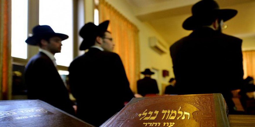 Haredi Yahudileri İsrail Savunma Bakanı’nın Konvoyuna Saldırdı