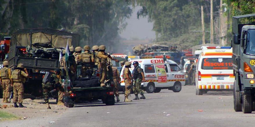 Pakistan'da Polis Aracına Silahlı Saldırı: 2 Ölü