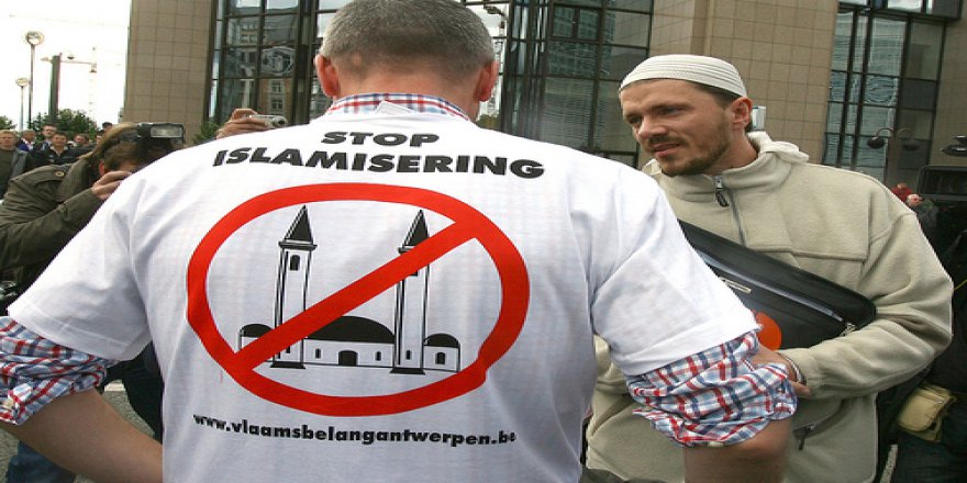 Almanya'da Müslümanlara Yönelik Şiddet Arttı