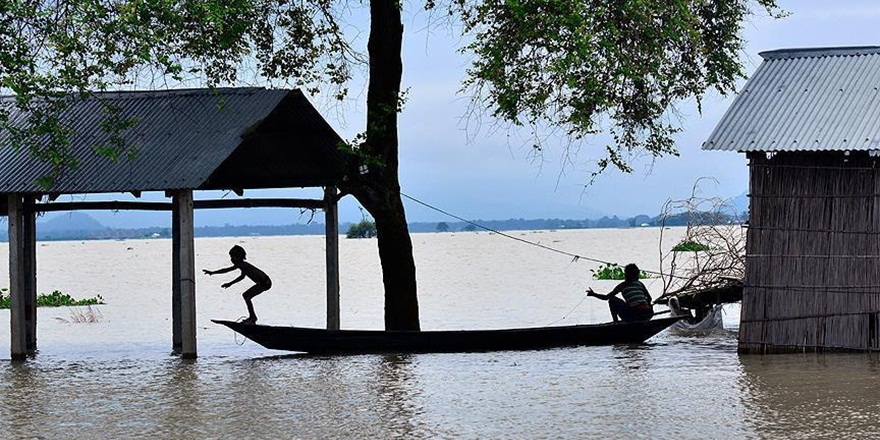 Hindistan’ın Doğusunda Etkili Olan Seller En Az 250 Can Aldı!