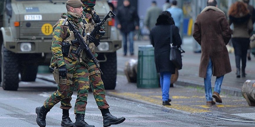 Belçika’da Askerler 2020’ye Kadar Sokakta