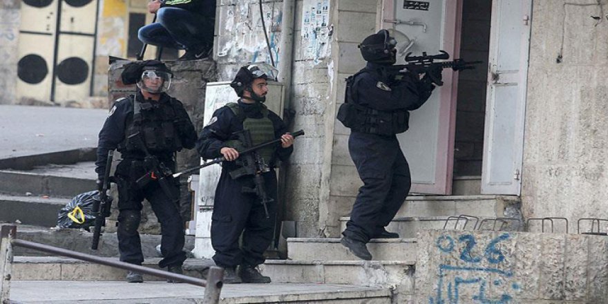 İşgal Güçleri Batı Şeria'da 3 Filistinliyi Gözaltına Aldı