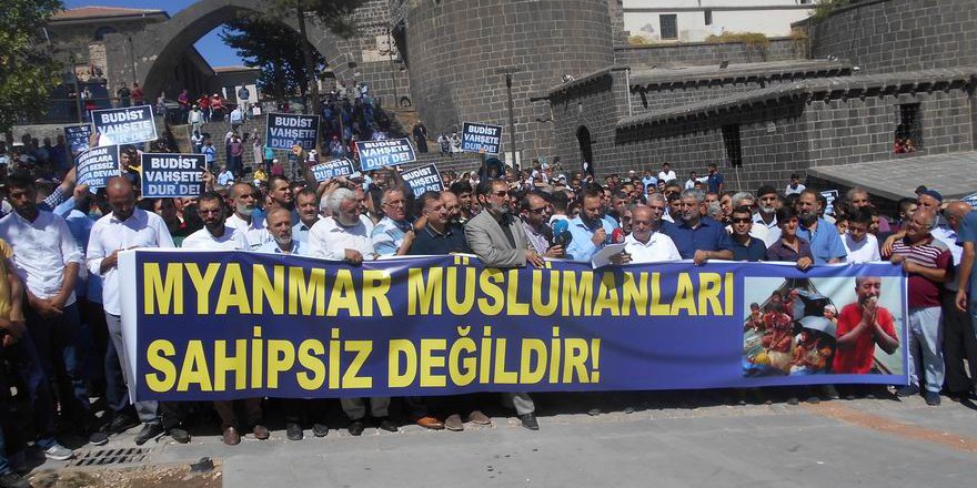 Arakan'daki Katliamlar Diyarbakır'da Lanetlendi