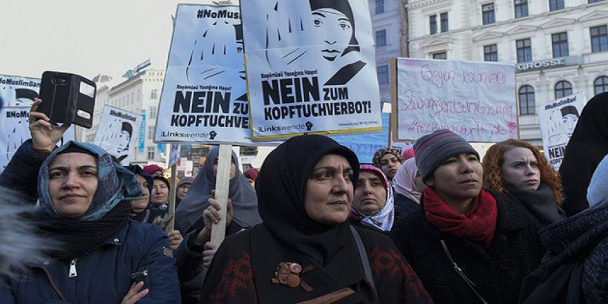 Avrupa'da Müslümanlar Yaygın Ayrımcılığa Maruz Kalıyor