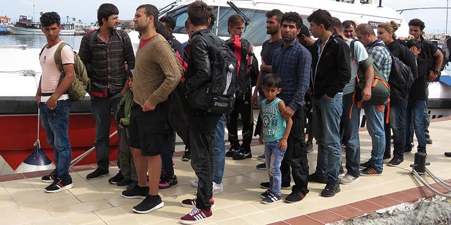 Yunanistan, 14 Bin Göçmeni Ülkelerine Geri Gönderdi!