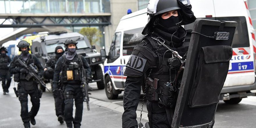 Fransa'da Aşırı Sağcı Suikast Timi Yakalandı