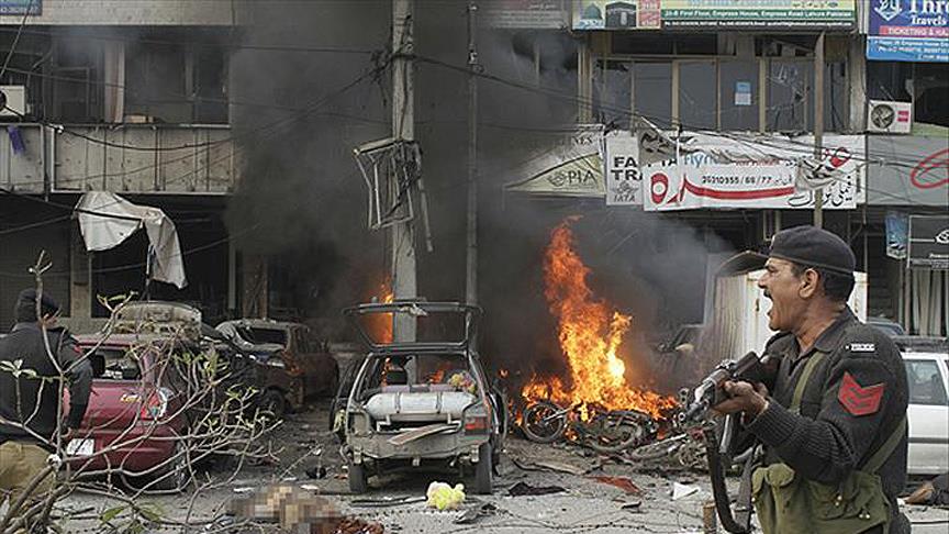 Pakistan’da Bombalı Saldırı: En Az 7 Polis Öldü
