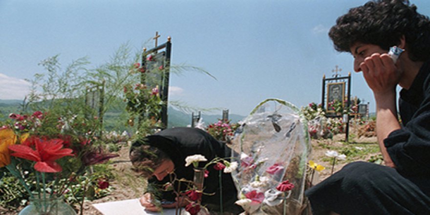 Azerbaycan'da Lüks Mezar Taşları Yasaklanıyor