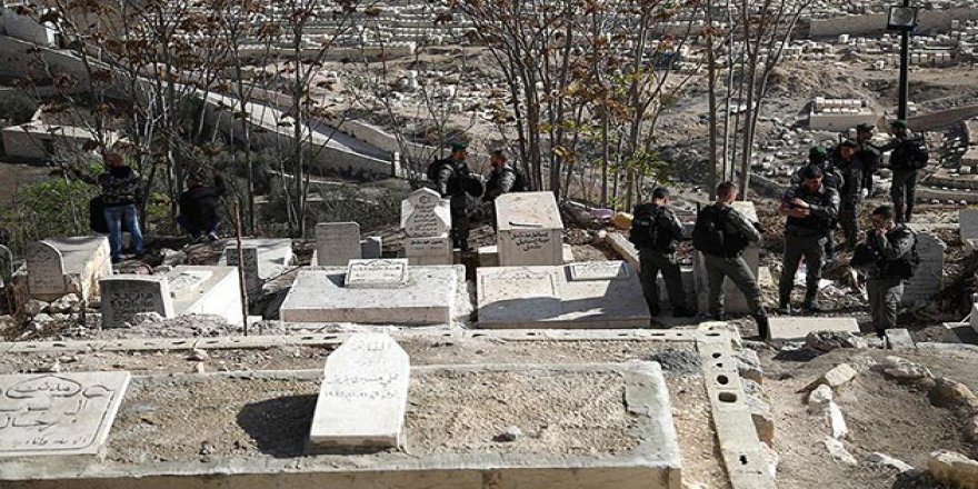 İşgal Güçleri Müslümanların Mezarlığına da Göz Dikti