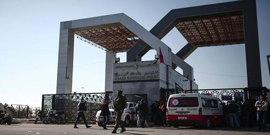 Mısır, Refah Sınır Kapısı'nı 4 Günlüğüne Açtı