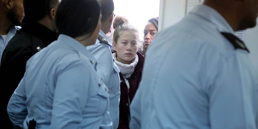 Ahed ve Ailesinin Gözaltı Süresi 4 Gün Daha Uzatıldı