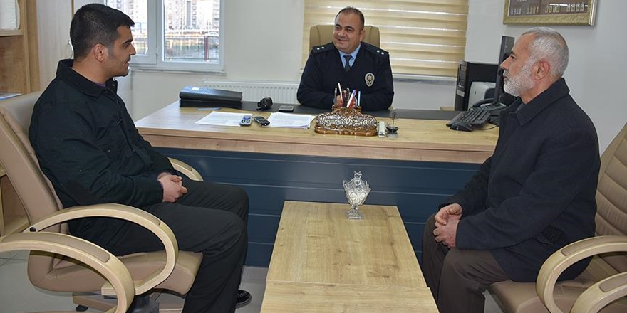Suriyeli Mülteci Çöpte Bulunan Altınları Polise Teslim Etti