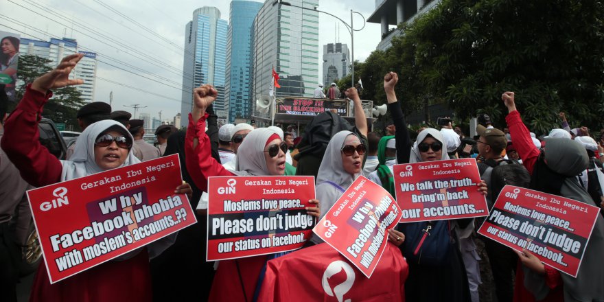 Endonezya’da Facebook Protestosu