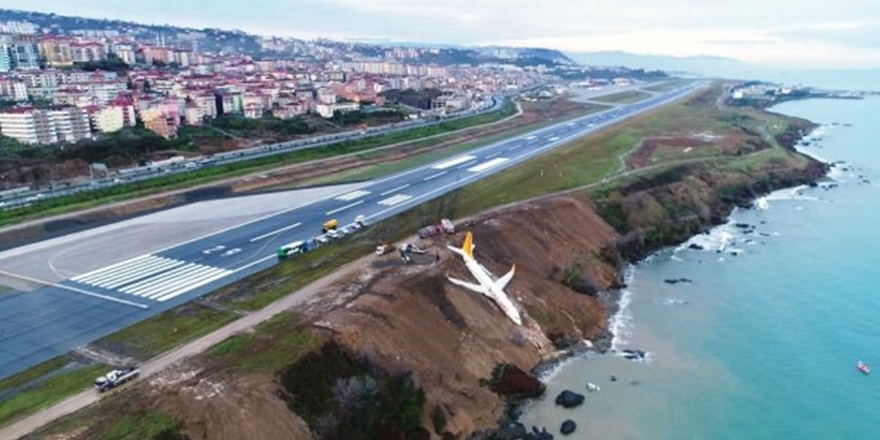 Trabzon Havalimanı'na İnen Uçak Pistten Çıktı