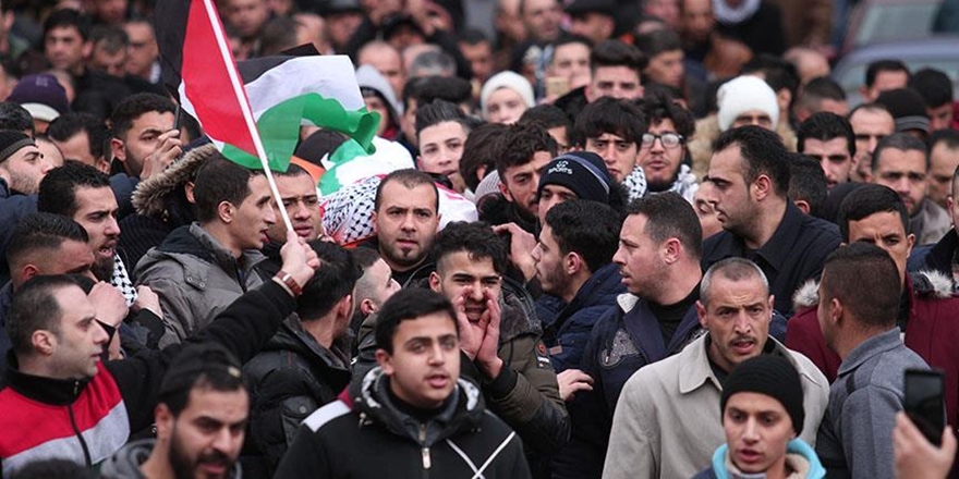 İsrail Hapishanesinde Hayatını Kaybeden Filistinli Defnedildi!