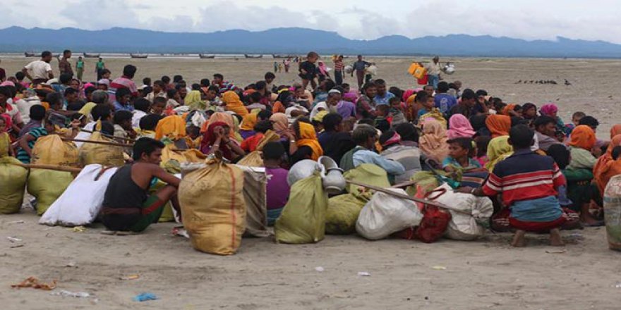Myanmar'dan Arakan'ın Bangladeş Sınırına Tel Örgü