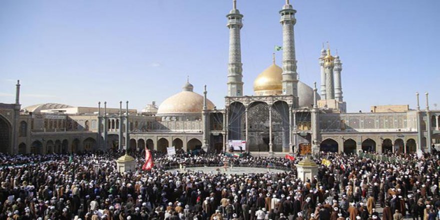 'İran'da Tarikatların Sokağa İnmesi Alarm Verici Bir Durum'