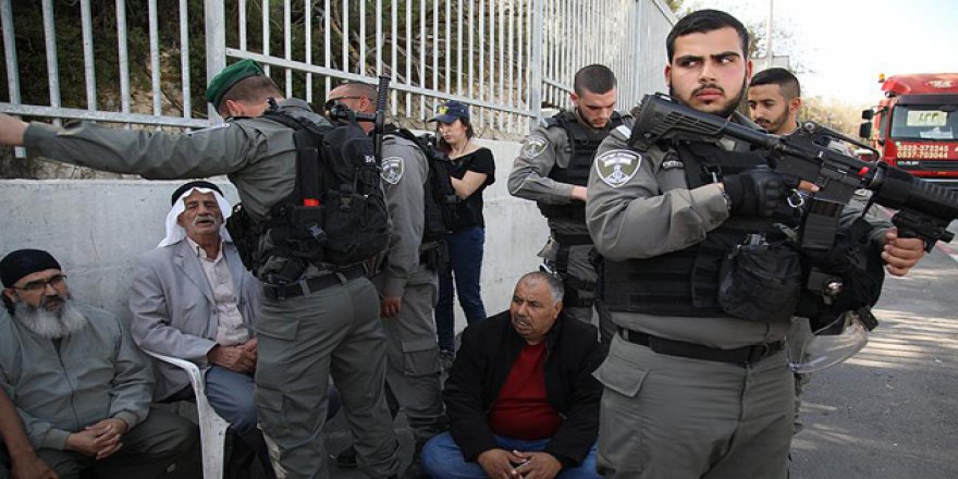 İşgal Güçleri 12 Filistinliyi Gözaltına Aldı