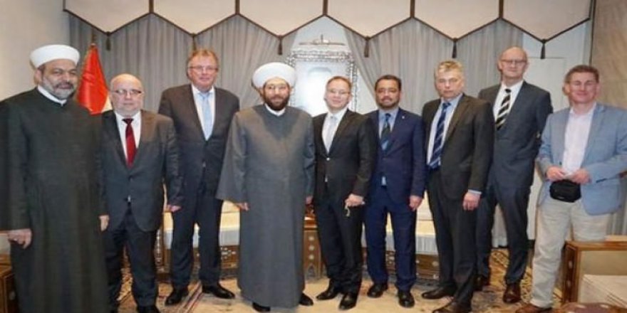 Avrupalı Irkçıların Esed Sevgisi Bitmek Bilmiyor!