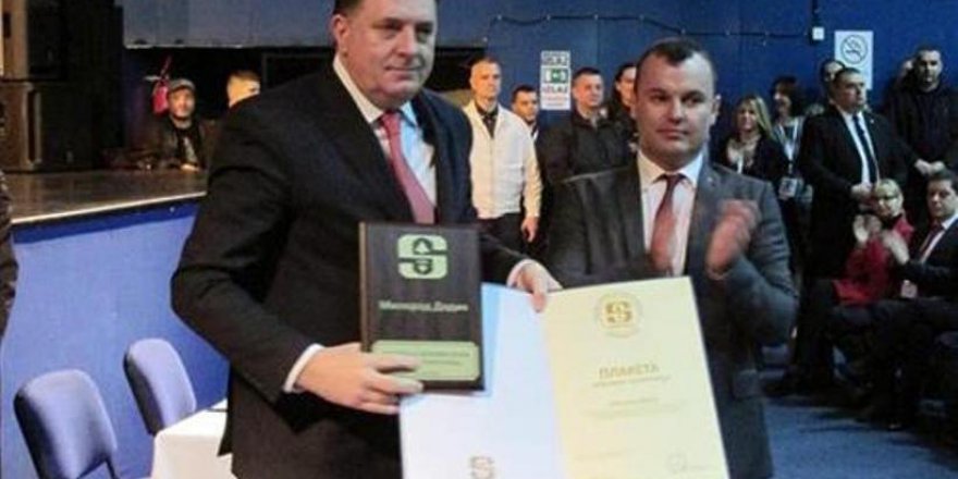 Srebrenitsalılardan, Sırp Başkana Altın Plaket Verilmesine Tepki