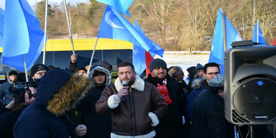 Uygurlardan İsveç Parlamentosu Önünde Gösteri