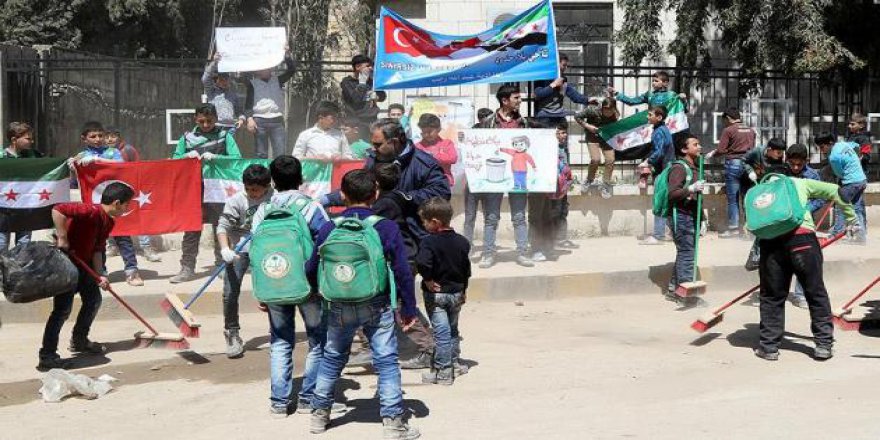 Azezli Öğrencilerden Uygulamalı Sokak Temizliği Dersi