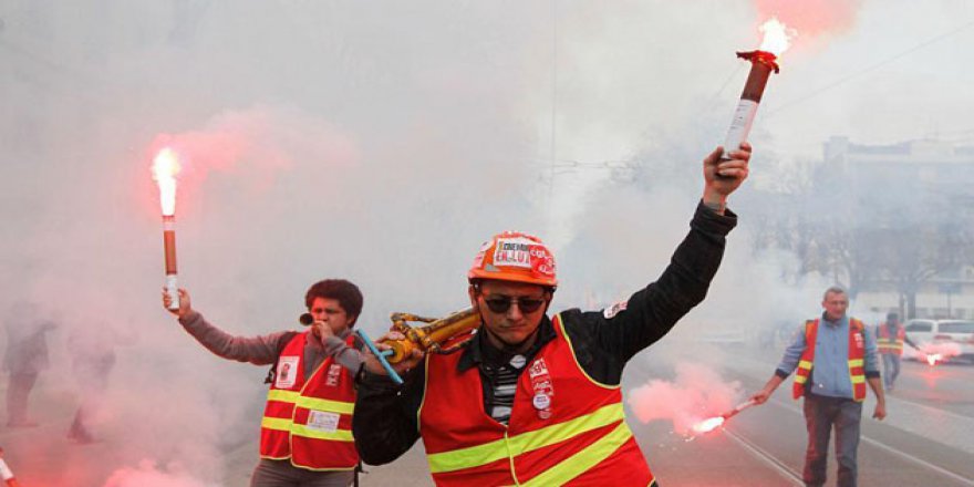 Fransa'da Grev 100 Milyon Avroya Mal Oldu