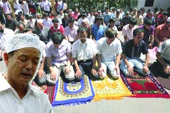Uygurlar Cuma Namazı Yasağına Uymadı