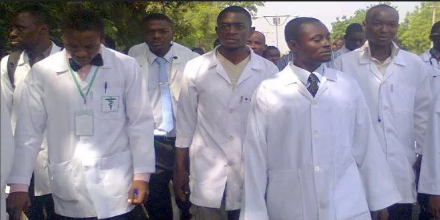 Nijerya'da Sağlık Çalışanları Greve Gitti