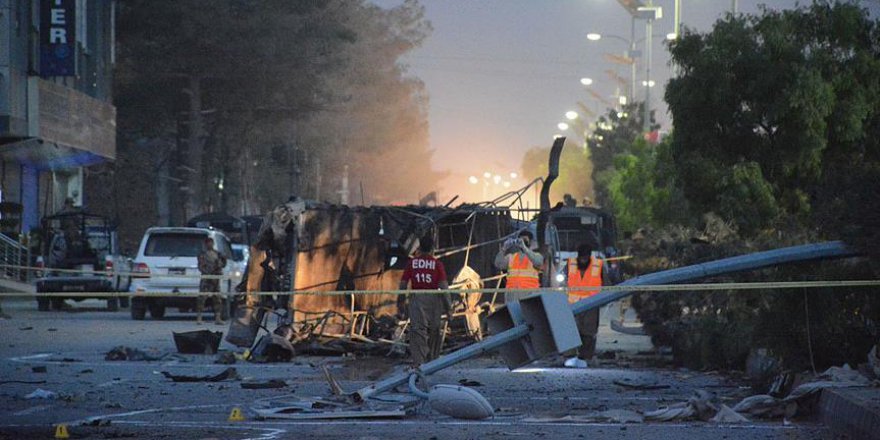 Pakistan'da Polise Canlı Bomba Saldırısı