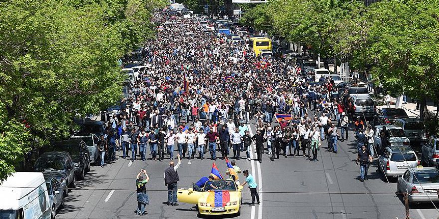 Ermenistan’da Protestolar Sürüyor