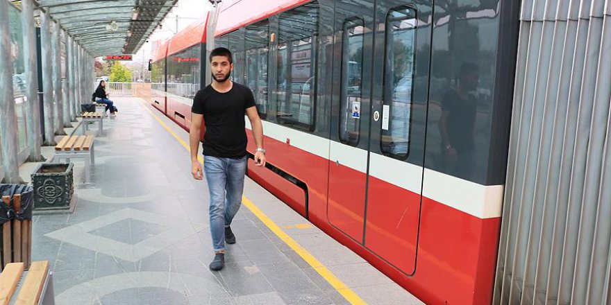 'Çocuğu Ayakkabısız Görünce Çok Üzüldüm'