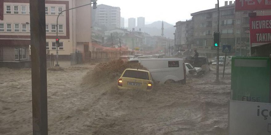 Ankara'da Sağanak Zor Anlar Yaşattı