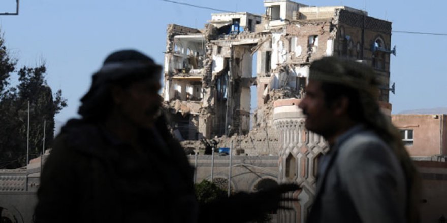 Suudi Arabistan Yemen'deki Cumhurbaşkanlığı Sarayı'nı Vurdu