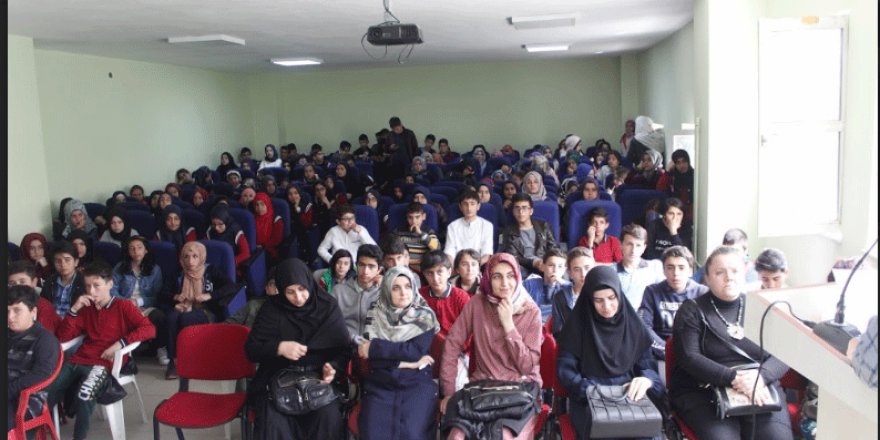 Van Özgür-Der’de “Modern Çağda Gençlik” Konuşuldu