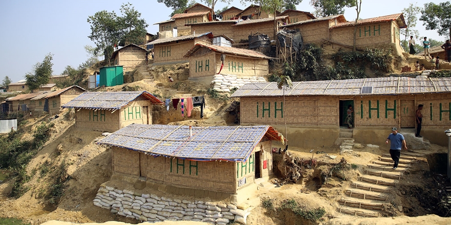 Bangladeş’teki Arakanlılara İHH’dan Güneş Enerjisi Panelleri