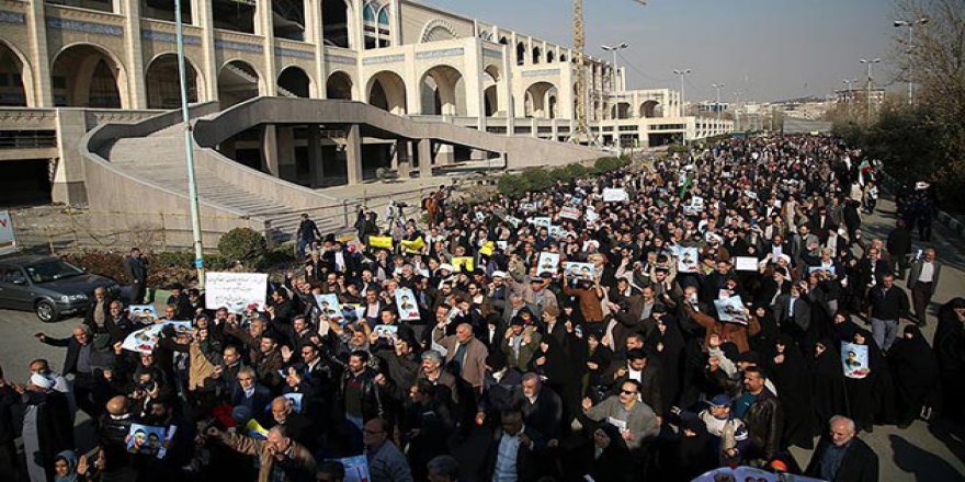 İran'daki Gösterilerde İki Kişi Hayatını Kaybetti