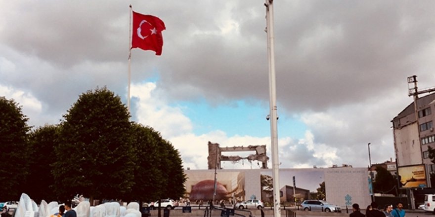 Bardakçı: İstanbul'da AKM Dikecek Yer mi Yok, Bırakın Taksim Boş Kalsın!