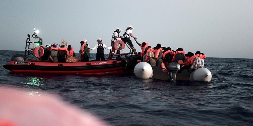 Frontex Yunanistan'ın mültecileri açık denize geri itmesine destek verdi