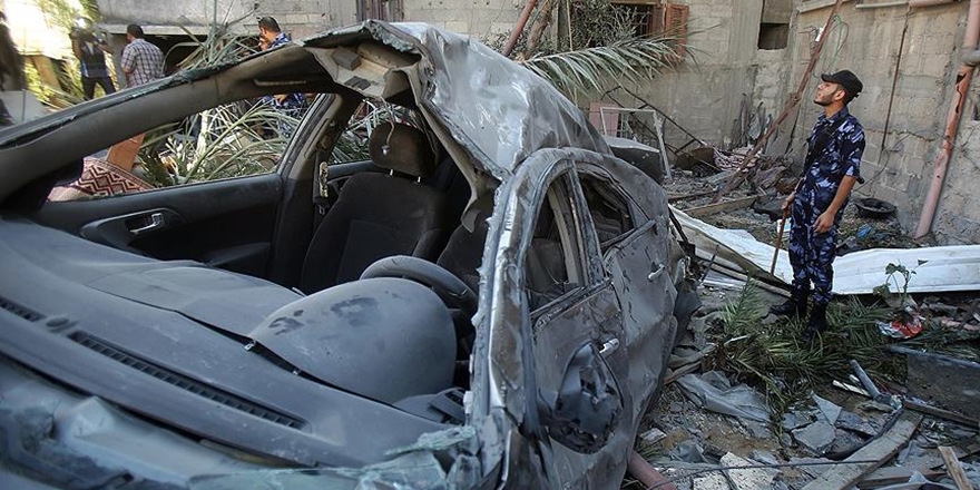 İşgalci İsrail’e Ait Savaş Uçakları Gazze’de Sivil Aracı Vurdu!