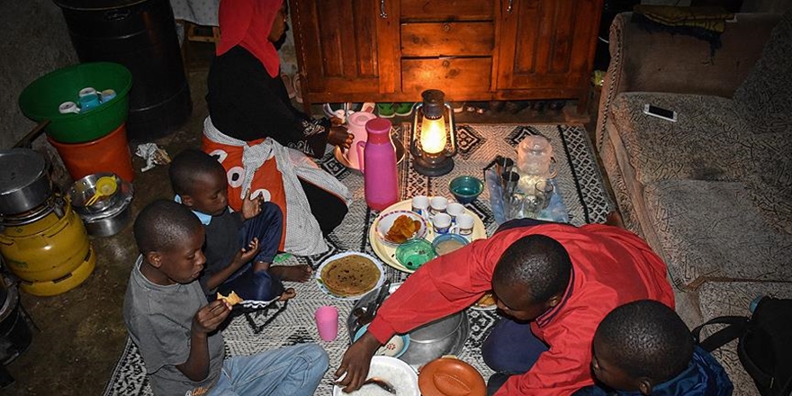 “Evde Yemek Olmadığı İçin İftarlarını Camide Yaptılar”
