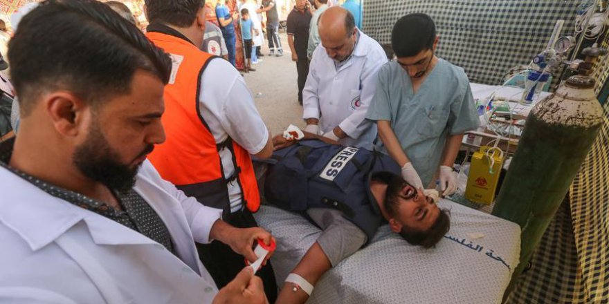 Siyonist İsrail Askerleri AA Foto Muhabirini Yaraladı