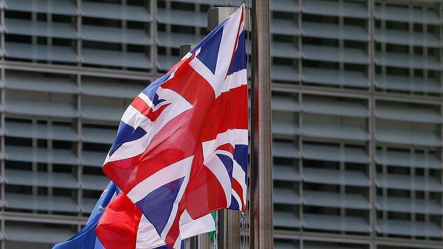 İngiltere'de Brexit Oylaması Ertelendi