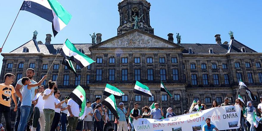 Hollanda'da 'Dera'daki Katliamı Durdur' Gösterisi