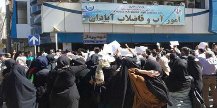 İran'da Kirli Sudan Zehirlenenlerin Sayısı 350'ye Çıktı