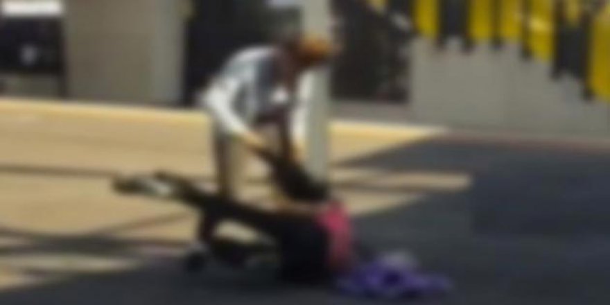 İtalya'da Nijeryalı Kadına Yönelik Saldırıyı Boş Gözlerle İzlediler